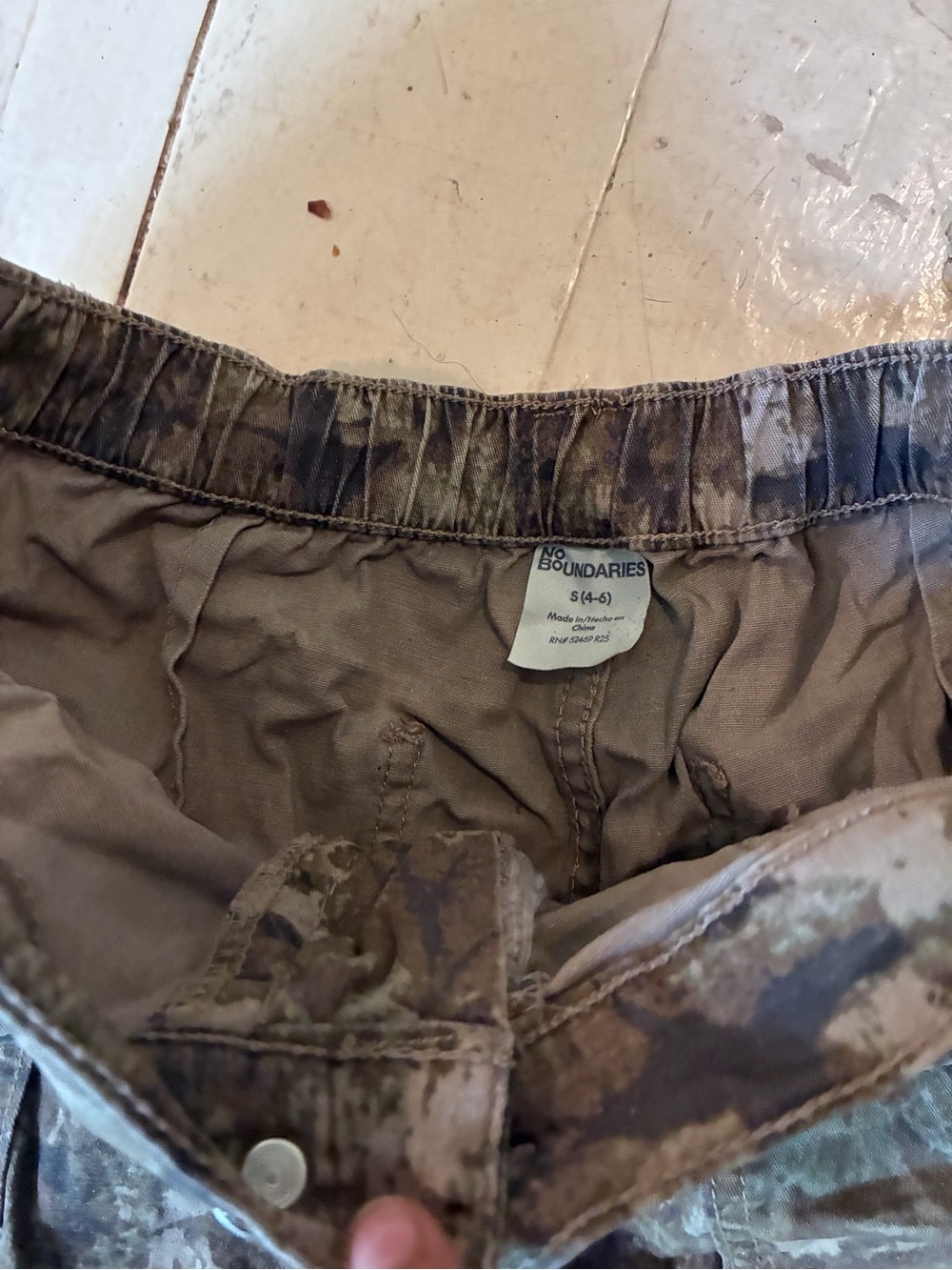 No Boundaries Real Tree Wide Leg Camo Print Cargo Pants in Olive Brown - Picture 3 of 5